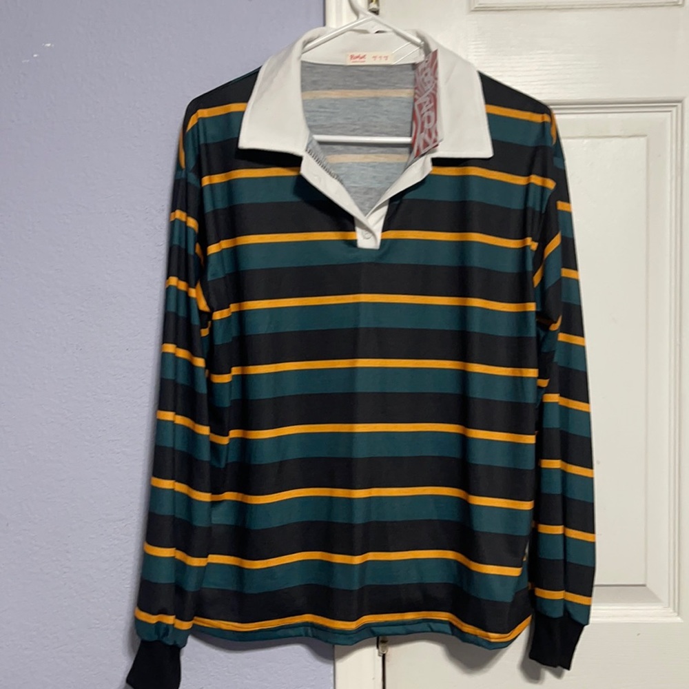 Long sleeve shirt with collar and buttons
